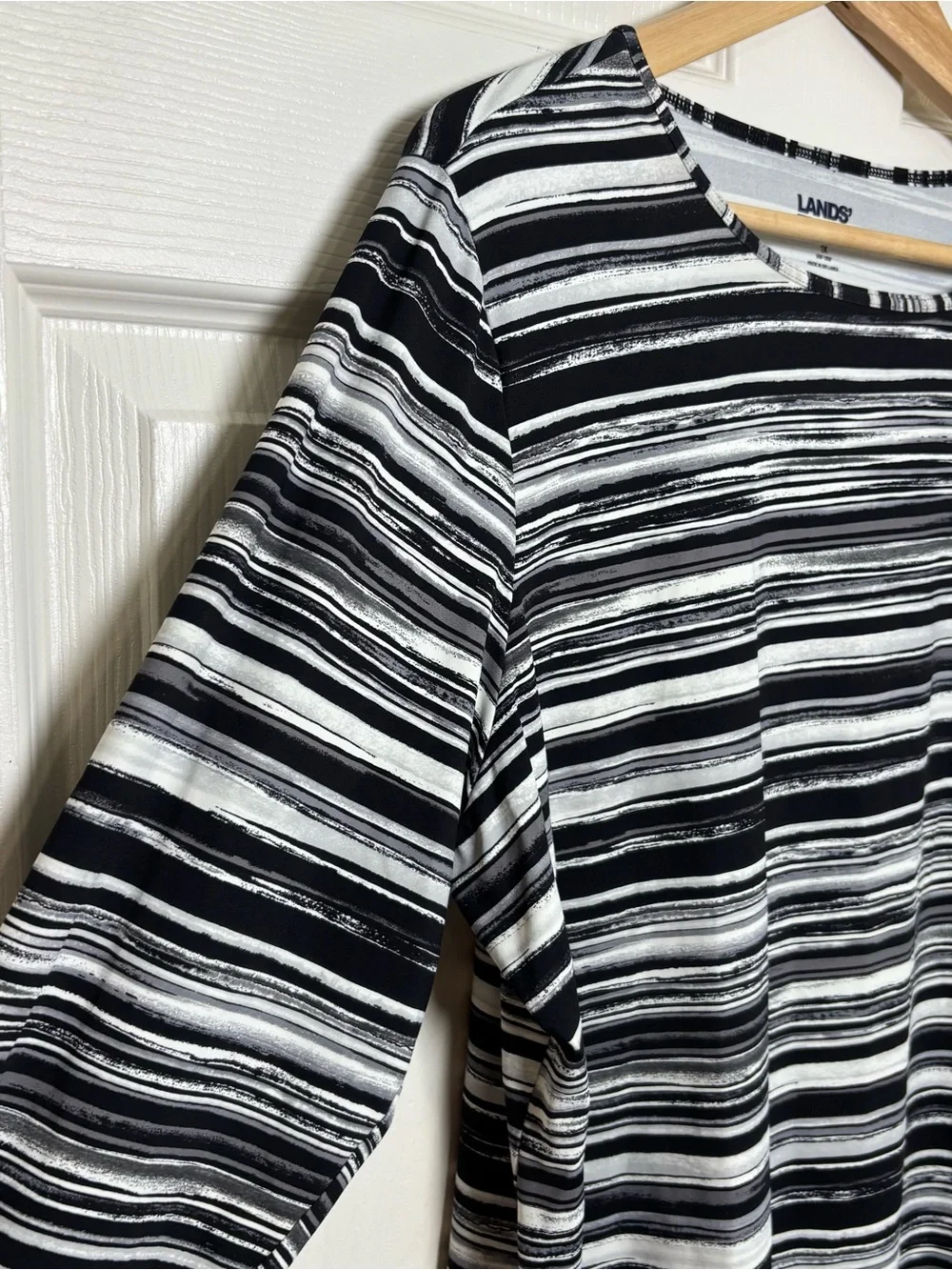 Lands' End Women’s Rash Guard 1X Swimwear Long Sleeve Black White Stripes Resort